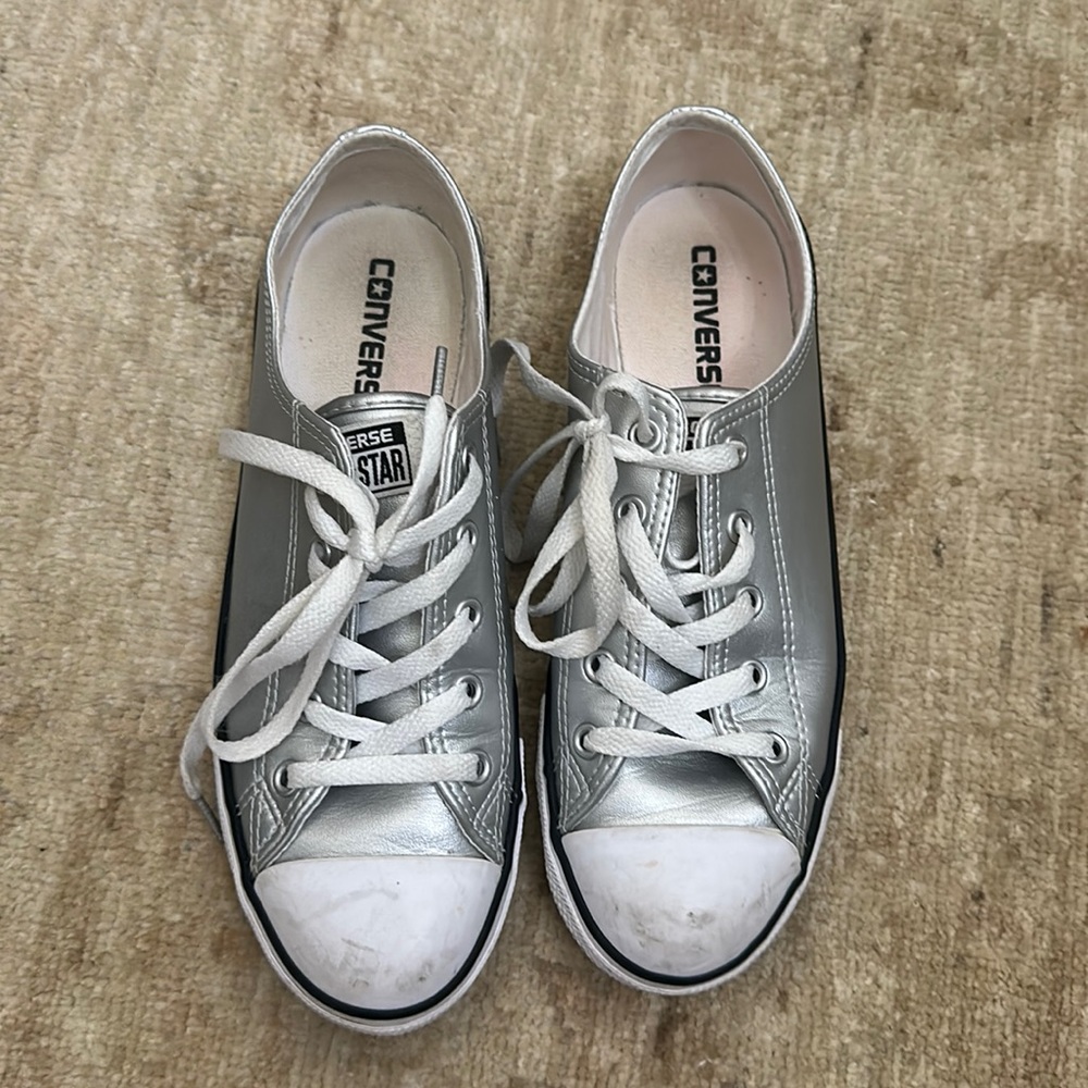 Silver metallic converse low top used